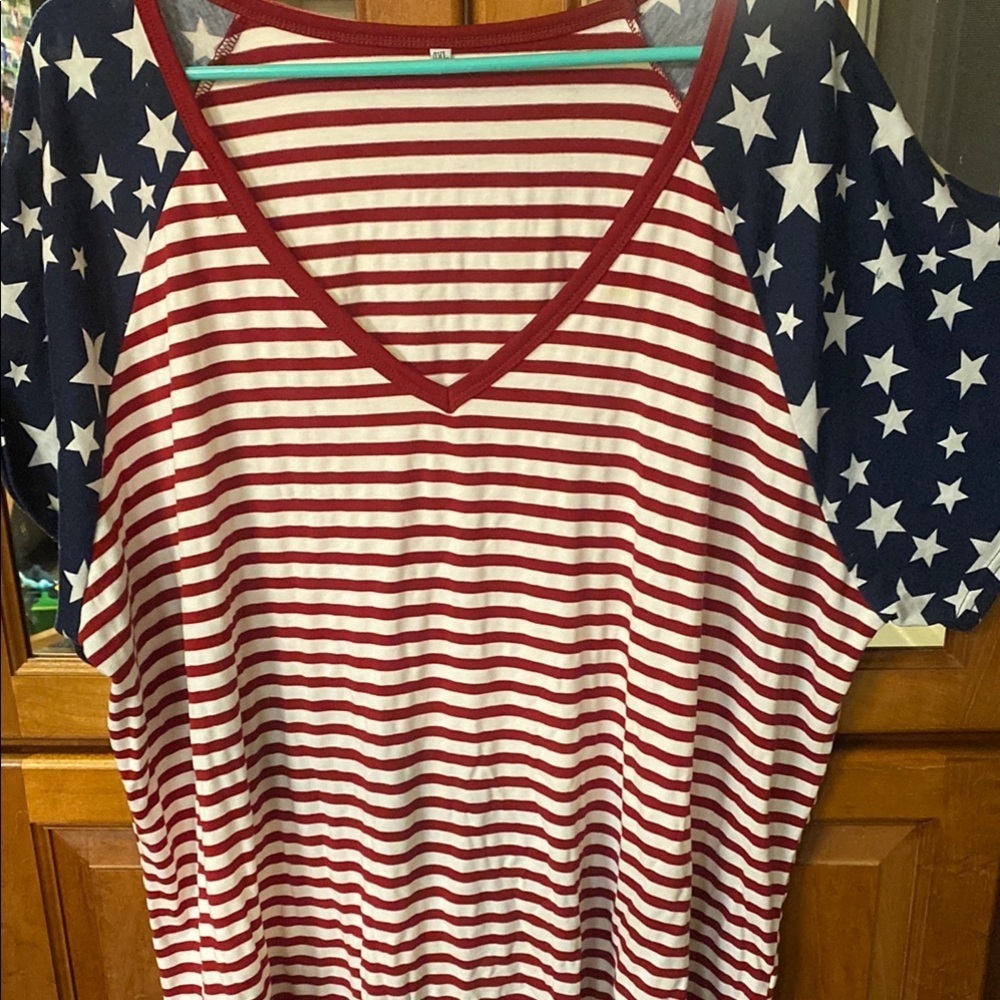 ❤️❤️ HP!! Women’s Patriotic V-neck Top with Capped Sleeves 4X Red, White & Blue
